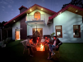 4 Bedroom Entire & Pvt Cottage Kasauli I The Sanjh Basera I Nature Treks & Mountains View I Bonfire I Group of Exotic Stays